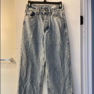 Wide leg baggy jeans